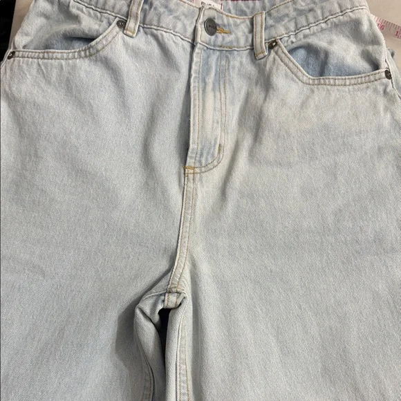 RVCA Vintage Wash Mom Jeans | Everyday Cool - Picture 4 of 5